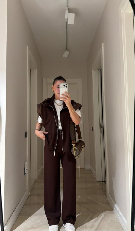 طقم ايشو جكيت حفر لون بني  كود 000235